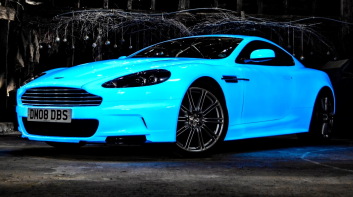《Aston Martin DBS》展現夜光塗裝 Gumball 3000為賽事搶鋒頭