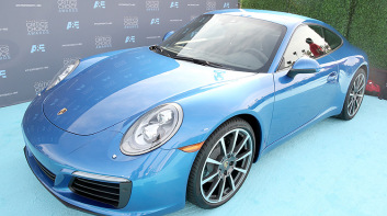 保時捷《Porsche 911 Carrera》與好萊塢影星同場爭豔