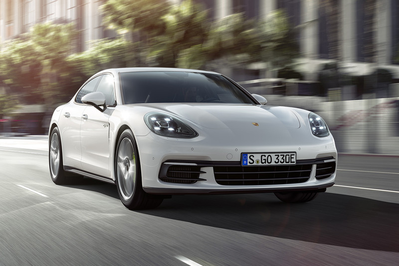 平均油耗可達40km/L 《Porsche Panamera 4 E-Hybrid》預約巴黎亮相