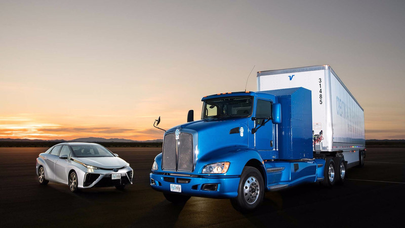 零排放拖車頭 Toyota 氫能聯結車直線加速擊敗柴油動力 國王車訊kingautos