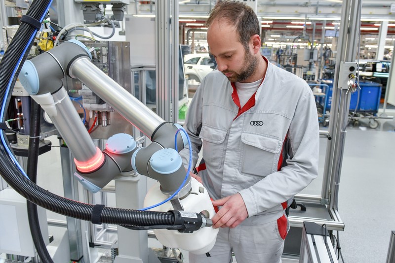 機械與人類共事 《Audi》部分生產線機器人不再困於「牢籠」之中