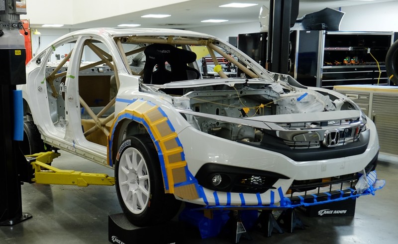 最大馬力600匹 研究生打造《Honda Civic》中置油電四驅賽車