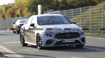 再推高性能小型四門房車 《Mercedes-AMG A 35 Sedan》偽裝測試車捕捉