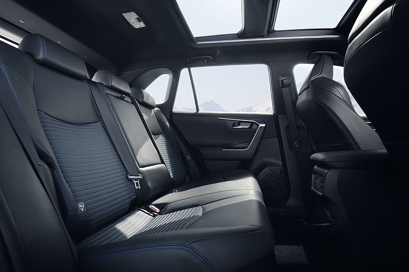 單一油電動力進駐英國規格 Toyota Rav4 Hybrid 完整新車資訊公佈 國王車訊kingautos - 2018 Rav4 Hybrid Car Seat Covers