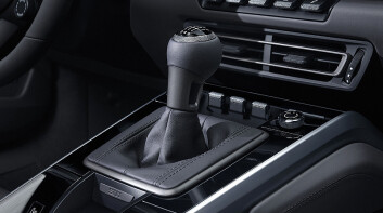 出手排就買 《Porsche 911 Carrera S / 4S》追加提供七速手排選配