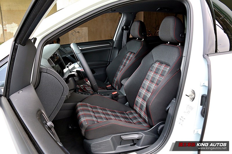 大呼過癮 136 8萬 該選ford Focus St 還是7 5代golf Gti 一次總整理 國王車訊kingautos - 2018 Vw Gti Plaid Seat Covers