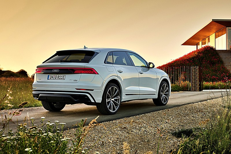 《Audi Q8 TFSI e quattro》插電式油電首演！動感又來電的大型運動跑旅！