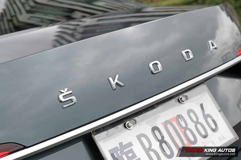 國王駕道︱入門不失豪氣《Škoda Superb 1.5 TSI》讓人重溫房車的美好
