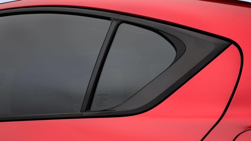 新車明天正式登場！《Lexus》再度釋出《F Sport》預告照片 這個車窗根本就是《IS》？