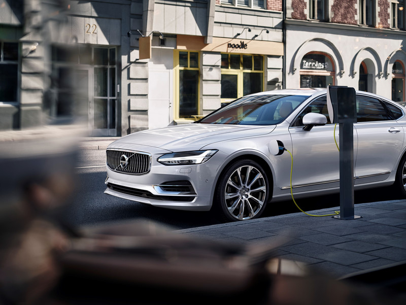 《Volvo》雙能電動車款滿意度調查結果｜比燃油車省油、毫無里程焦慮，但「這項」不滿意高達76%