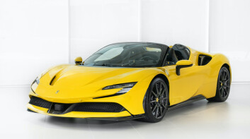 1千匹馬力、近3千萬身價！《Ferrari》最強上空油電超跑《SF90 Spider》抵台發表