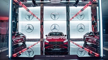 就在BELLAVITA寶麗廣塲B1《Mercedes-Benz CLS 350》在台上市|全新賓士展演空間至明年3月