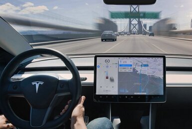 《Tesla》全自動駕駛套件漲2千美元！賓士、本田獲Level 3認證 馬斯克：最快今年達到Level 4？