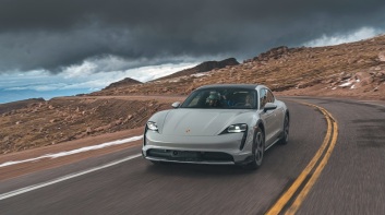 電動車能爬山遁地嗎?《Porsche Taycan Cross Turismo》:我可以