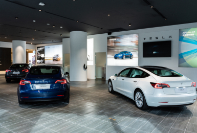 瞄準竹科新貴 《Tesla》宣布新竹竹北體驗店開幕 逛百貨公司也能順便充電