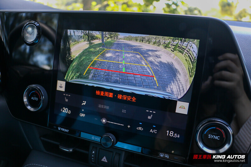 9.8吋中控螢幕，具備倒車顯影，沒有360度環景。