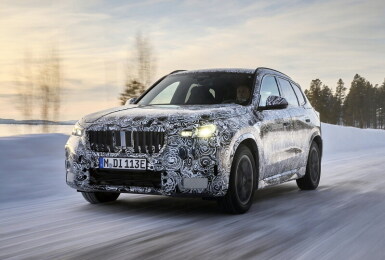 《BMW》即將發表入門純電休旅《iX1》  對手鎖定《M-Benz EQA》與《Volvo XC40 Recharge》  
