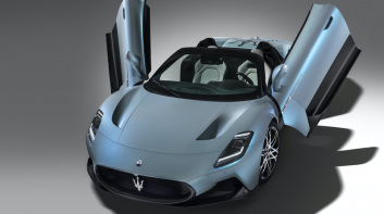《Maserati》發表全新敞篷超跑《MC20 Cielo》   關篷變玻璃天窗、國內預計下半年引進