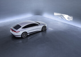 《Audi》劃世代智慧燈光科技演進｜結合照明、溝通、互動 《Q5》《A8》搭載後方警示
