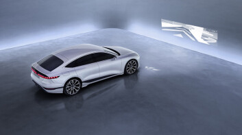 《Audi》劃世代智慧燈光科技演進｜結合照明、溝通、互動 《Q5》《A8》搭載後方警示