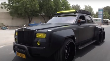 24吋越野圈胎、勞斯萊斯V12引擎、六輪驅動《Phantom》幻影變身武裝戰鬥越野車 硬起來！