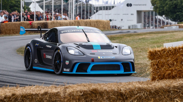 第二名《Porsche》GT4 ePerformance純電跑車 賽道初試啼聲