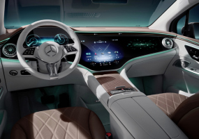 《Mercedes-Benz》首度公開《EQE SUV》科技座艙 導入MBUX Hyperscreen向旗艦看齊