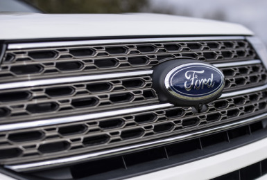 北美《Ford》宣布不得不延遲部分車款的交車時程 原因竟然是“藍色橢圓形廠徽”用完了！？