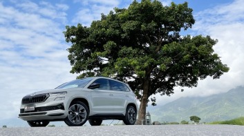 小改款《Skoda Karoq 1.5 TSI Sportline》試駕報導｜動感造型熊吸睛 科技配備熊厲害！