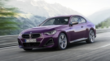 車型不變售價漲4萬　2023年式《BMW 2 Series Coupe》升級懸浮式曲面螢幕＋iDrive 8.0介面