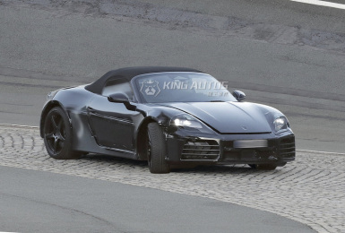 測試間諜照首度曝光！新一代《Porsche 718 Boxster》電動化計劃啟動 打造品牌首款千匹馬力純電雙座跑車