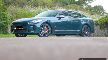 《Kia Stinger GT》試駕報導｜V6引擎動力&車艙麂皮 讓人愛不釋手 