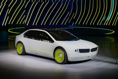 前擋直接整合曲面螢幕？ 《BMW》揭露全新《Neue Klasse》世代電動車的內裝設計