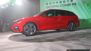全台唯一10氣囊｜性能旅行車《Skoda Octavia Combi RS》159.9萬元起 房車同步登場 預計Q3交車