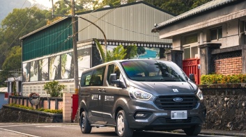 New Ford Tourneo Custom福特旅行家攜手微光134計畫｜130趟長者接送服務　串起冬日暖陽照進台灣偏鄉角落