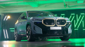 實車直擊︱首款M Power油電跑旅《BMW XM》駕到！ 集狂暴與奢華於一身　今年配額即將完售