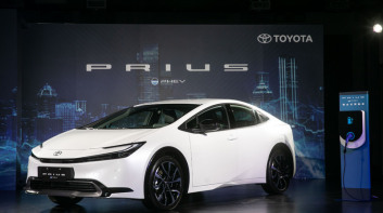 新世代《Toyota Prius PHEV》上市後首次購車優惠出爐 車色決定待車期｜《Toyota Crown 2.4T油電》恐要等上3年
