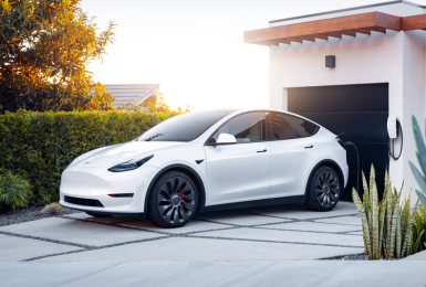 電動車打敗神車　《Tesla Model Y》首度超越《Toyota Corolla》成為今年第一季全球最暢銷車款