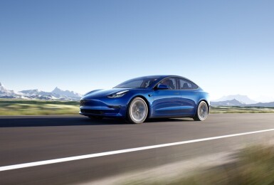 鉅額補助真香｜美國加州的《Tesla Model 3》有望比美規V6引擎的《Toyota Camry》還便宜