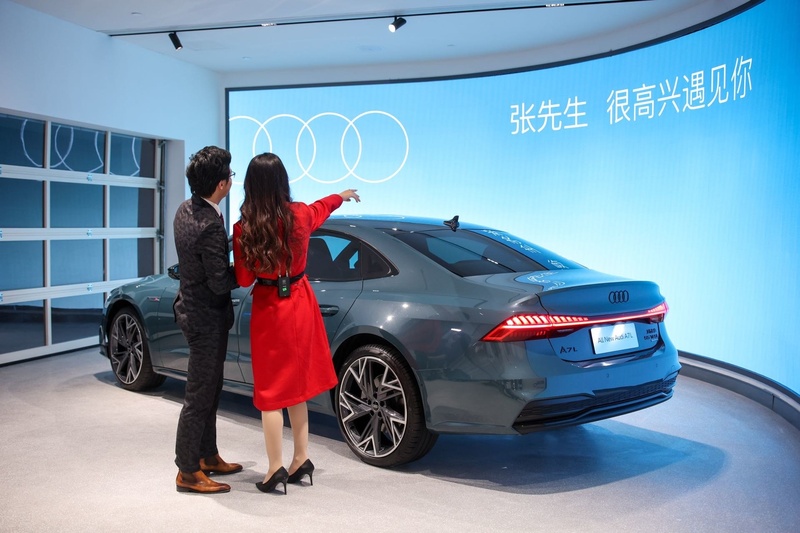 Audi在中國市場上的本土化做的相當好，交車時還有專屬中文字幕背板，誠心款待每位車主。本土化的程度會深化到連電動車平台也是用中國車廠的嗎？讓我們拭目以待。官方圖片