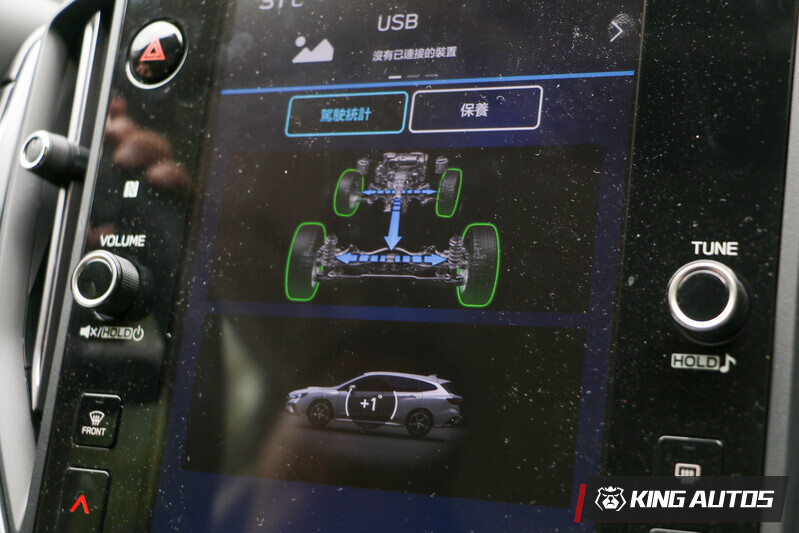 中控螢幕也能隨時監看前後軸的動力與車身水平。
