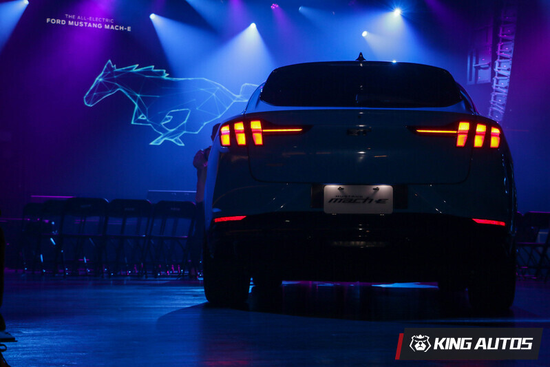Mustang招牌的尾燈延續到了電動車Mach-E上(除入門車款外)。