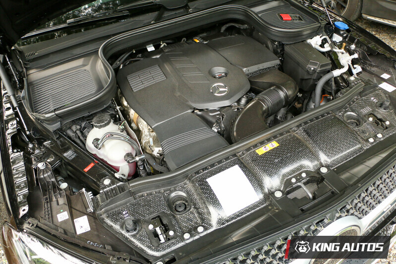 GLE 300d 4Matic Coupe搭載2.0升直列四缸柴油渦輪引擎，匹配9素手自排變速系統，並輔以EQ Boost 48V輕油電。引擎最大馬力來272匹，EQ Boost可額外提供20匹出力；最大扭力56.1公斤米，並能在1800～2200rpm峰值域內全數釋放。