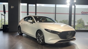 24年式《Mazda Mazda3》沿用指針儀表 10.25吋中控螢幕非全車系標配 79.8萬元起