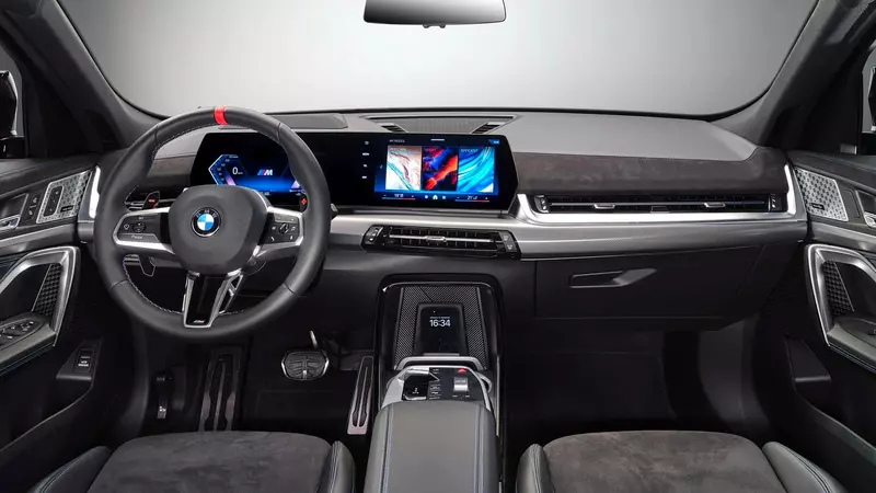 車用系統使用了BMW全新iDrive 9