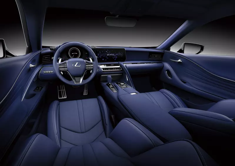 Lexus LC Limited Edition搭配專屬星靛藍內裝色，馳騁在路上必定搶眼奪目