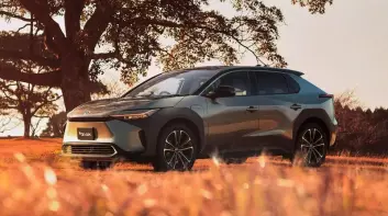 日本汽車巨頭也跟進！《Toyota》、《Lexus》採用特斯拉同款充電標準