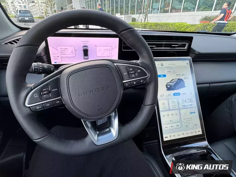 Luxgen n7全車系標配12.3吋數位儀錶板與15.6吋直立式中控螢幕