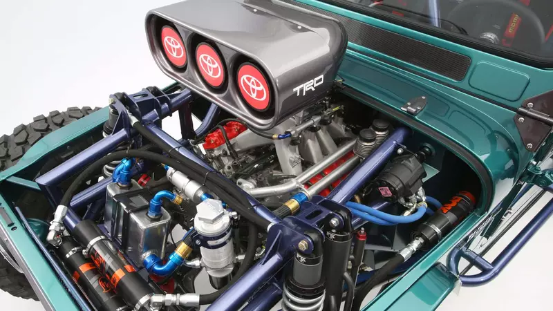 魯式機械增壓器與NASCAR賽車V8引擎。
