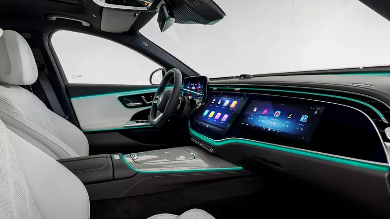 MBUX寬幅螢幕為全車系選配，選配價9萬元。